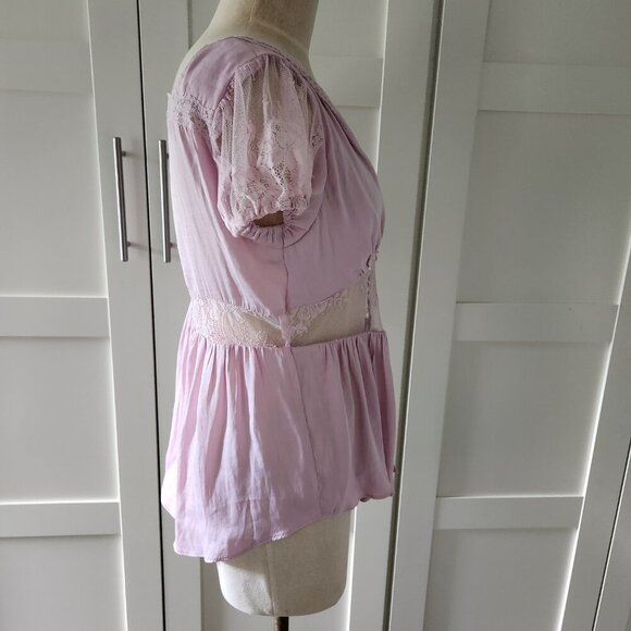 Urban Outfitters Kimchi Blue Isabella Puff Sleeve Lace Blouse light purple Sz M - Picture 3 of 11